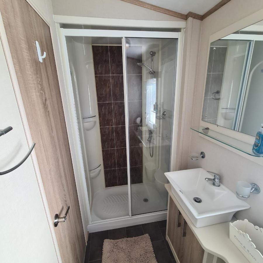 Helmsley Luxury Lodge Lossiemouth Bagian luar foto